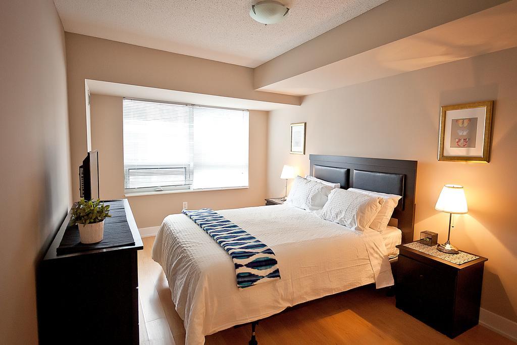 Red Maple Suites - Blue Jays Way Toronto Exterior photo